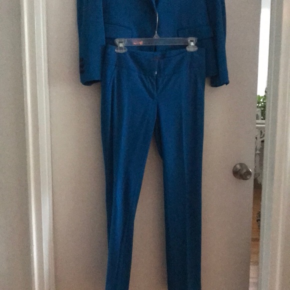 Dress suit - Picture 2 of 5
